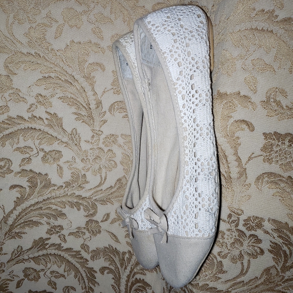 Capelli new york,round toe ballet flats, tan cream crochet women's,size 10.